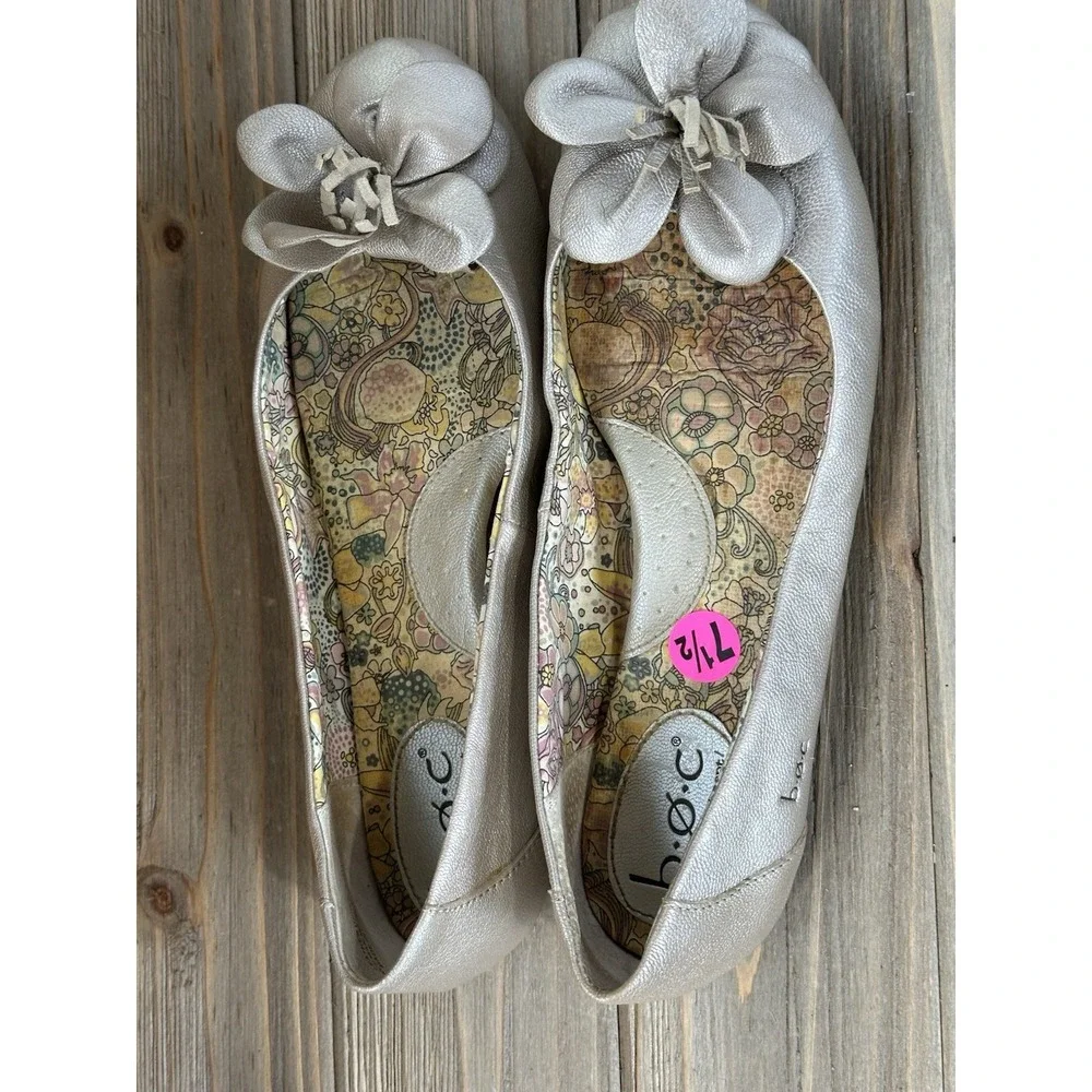 B.O.C. Born Emalia Flower Flats Women 7.5 Gold Excellent